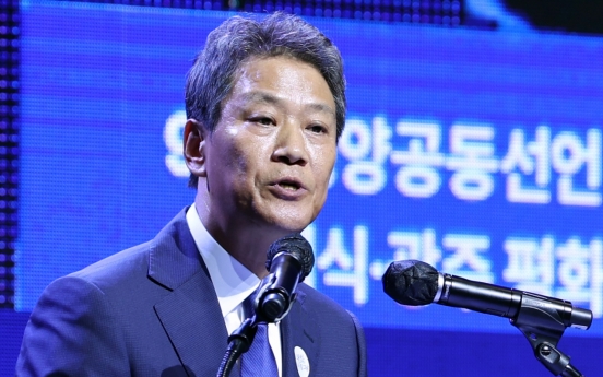 [News Focus] Ex-Moon aide slammed from both sides over remarks on leaving Koreas divided