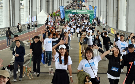 Mutts strut alongside dog-loving Seoulites