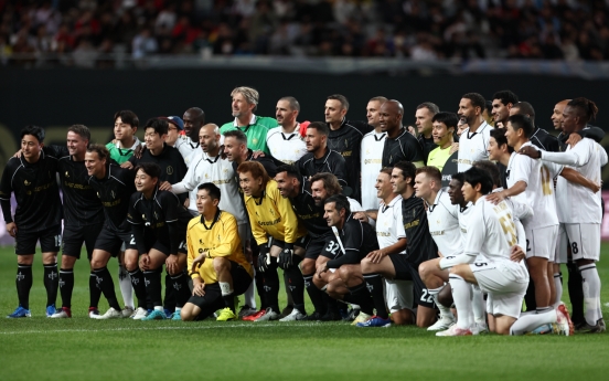 Legends defy time in friendly match in Seoul