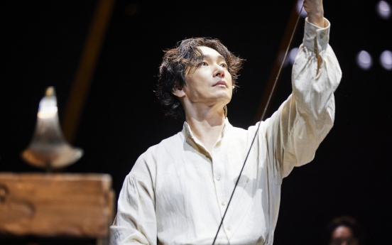 [Herald Review] Cho Seung-woo takes 'Hamlet' crown