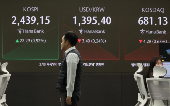 Seoul shares open higher on large-cap gains