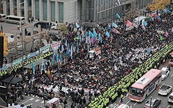 Labor union, farmers' association stage large-scale rally in downtown Seoul