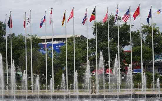 Defense chiefs of S. Korea, U.S., Japan, Philippines, Australia discuss cooperation on sidelines of ASEAN meeting