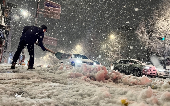 Heavy snow alerts issued in greater Seoul area, Gangwon Province; over 20 cm of snow seen in Seoul