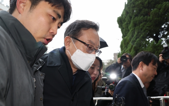 Court denies arrest warrant for ex-Woori Financial chief in loan scandal