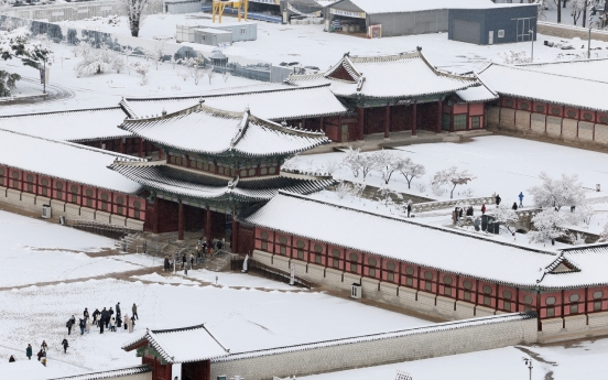 Seoul blanketed by heaviest Nov. snow, with more expected