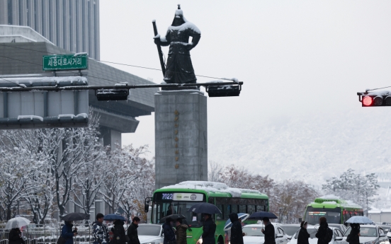 Heavy snow of up to 40 cm blankets Seoul for 2nd day