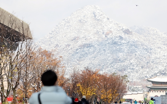 Chaos unfolds as rare November snowstorm grips Korea for 2nd day