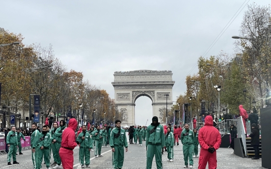 ‘Red Light, Green Light’: Doll from 'Squid Game' brings Paris to standstill