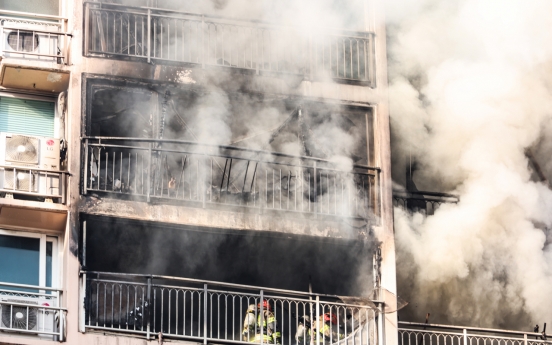 30 residents evacuated after apartment fire in Daegu