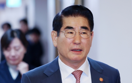 Seoul defense chief offers to resign over martial rule