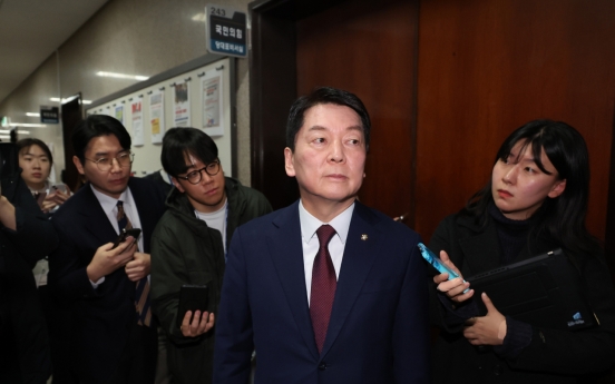 Ahn Cheol-soo says will back impeachment unless Yoon outlines resignation plan