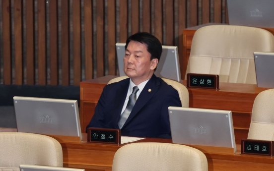 Who are the ruling party lawmakers who voted on Yoon's impeachment?