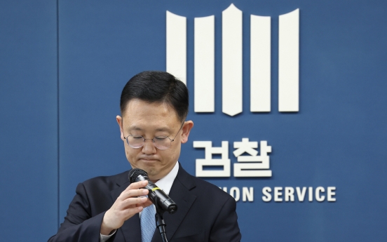 Prosecution, police clash over control of Yoon investigation