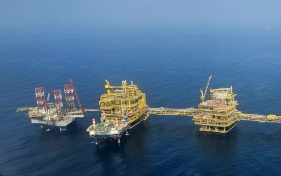 Hanwha Ocean's fixed platfrom achieves early oil production