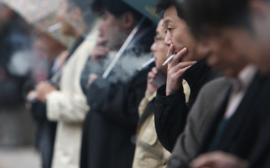 Smoking rate in <b>S</b>. Korea down in 2010