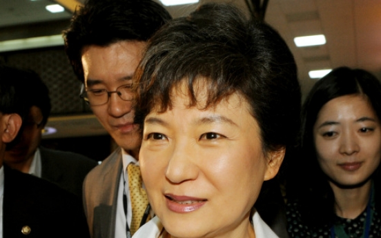 Park keeps lead in opinion polls of presidential hopefuls