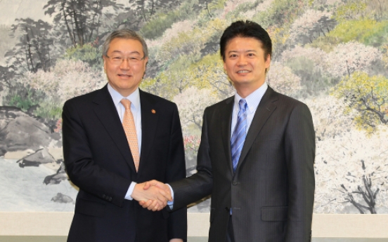 Seoul, Tokyo ministers talk on cooperation