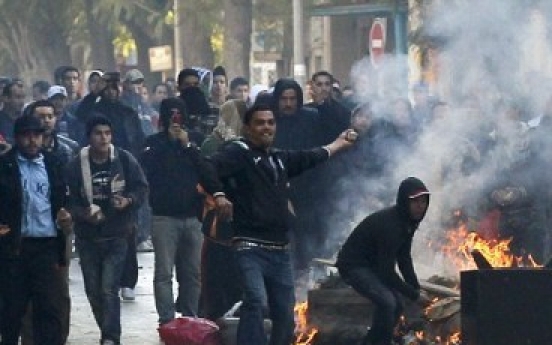 Unrest engulfs Tunisia after president flees