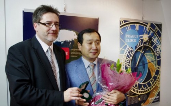 Czech government honors PIFF father