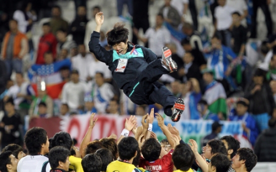 S. Korean footballer Park Ji-sung retires from international play