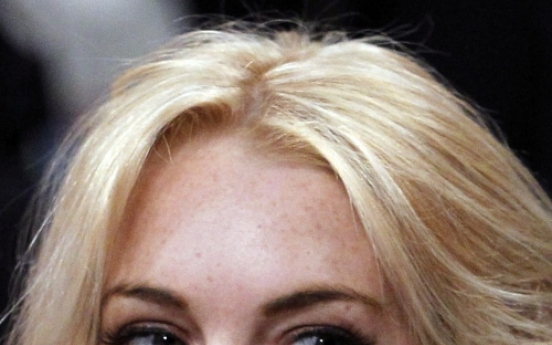 Lohan to be charged with stealing necklace