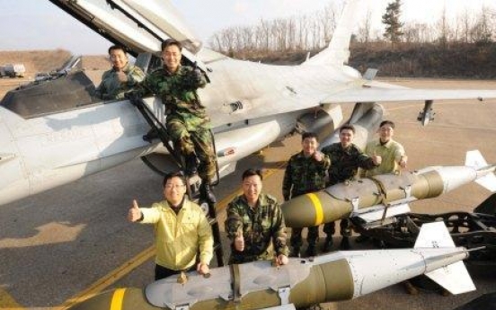 KF-16 fighter jets carry 'smart' bombs to neutralize N. Korea's artillery