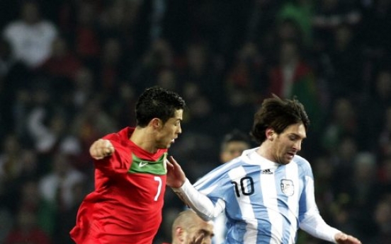Argentina trips Portugal 2-1