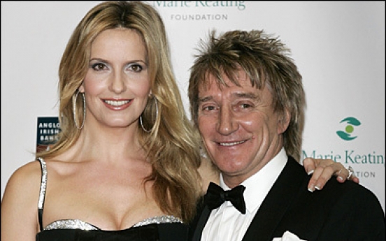 Rod Stewart becomes father for 8th time