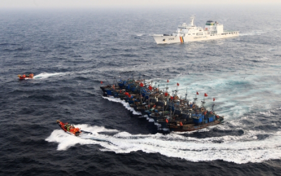 Coast guard fires on Chinese fishing boat