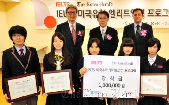 Six high school students receive IELTS scholarship