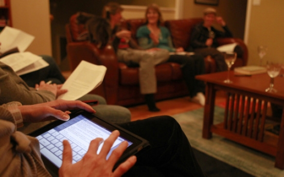 e-readers infiltrate book clubs