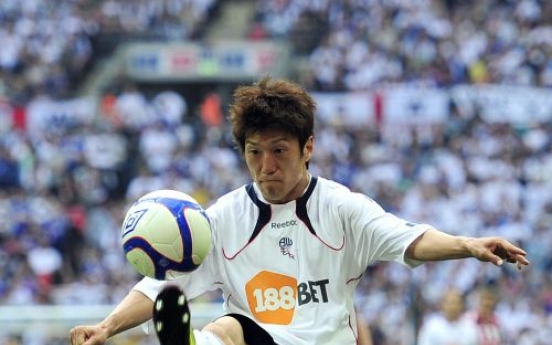 Lee, Bolton stumble out of FA Cup