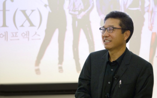 Lee Soo-man gives Hallyu lecture at Stanford