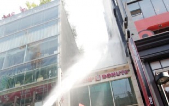 Fire hits building in downtown Seoul