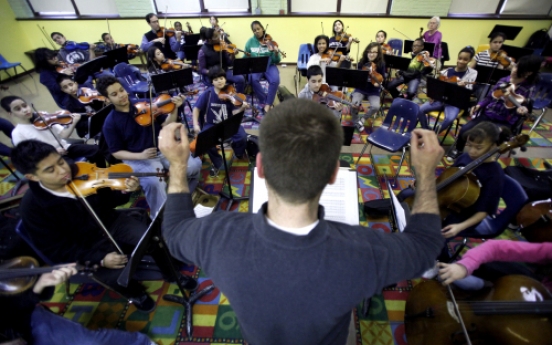 Chicago school fights to save orchestra amid cuts
