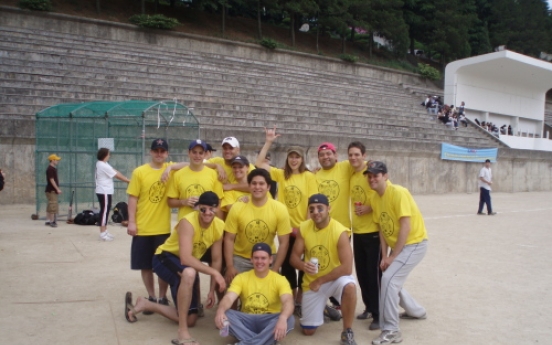 Softball match to help disabled in Busan