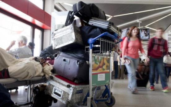 Thief hides in suitcase to steal bags in Spanish airport bus
