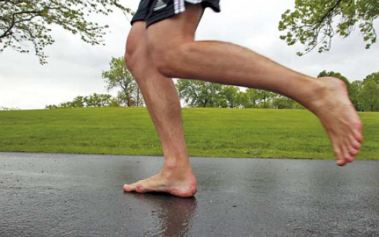 Runners put their (bare) feet down