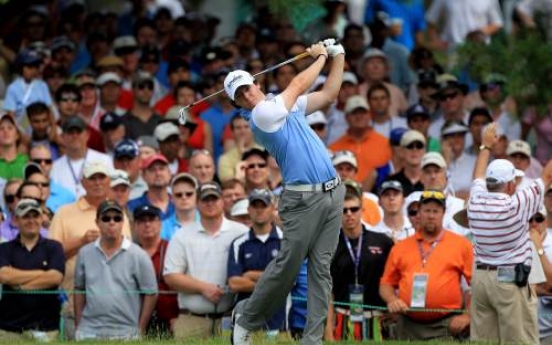 McIlroy carries 8-shot lead into final day