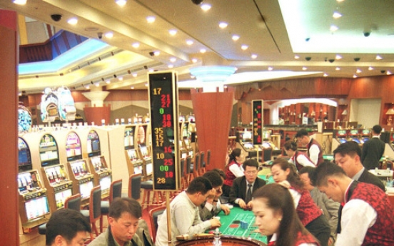 Minister touches off debate on allowing Koreans into casinos