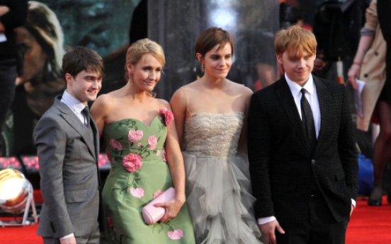 Fans gather for Harry Potter premiere in London