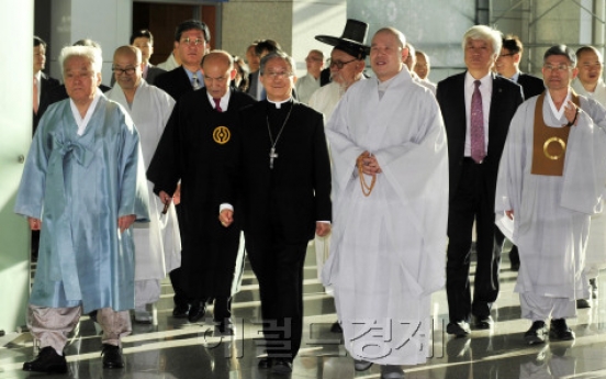 Seven religious leaders visit North Korea