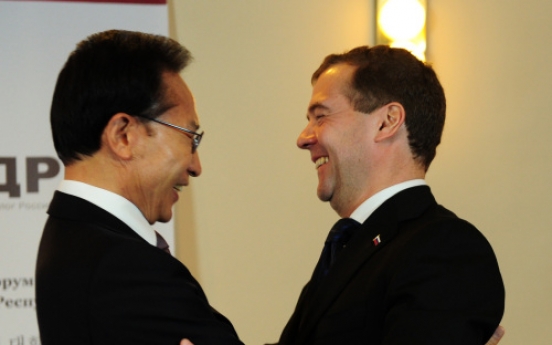 Lee, Medvedev vow to cooperate on gas pipeline venture
