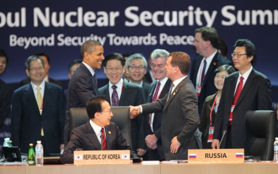 Leaders agree to seek concrete action to fight nuclear threats