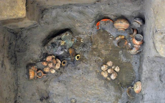 Ancient pre-Inca tomb found in northern Peru