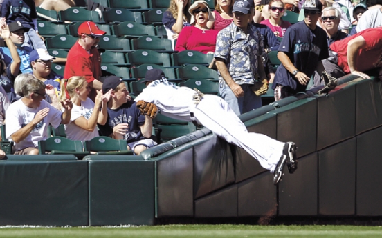 Montero HRs again off Weaver, Mariners beat Angels