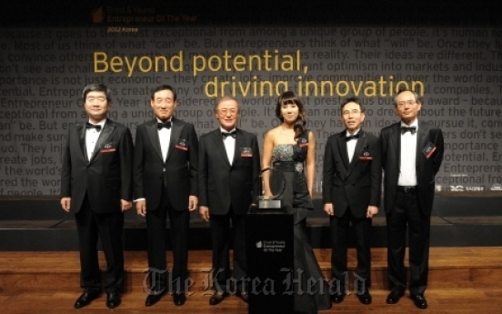 FILA Global chief Yoon wins Ernst & Young award