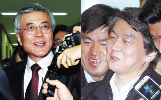 Ahn, Moon in 11th-hour talks for merging their candidacies