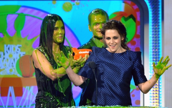 Depp, Stewart win at slimy Kids’ Choice Awards